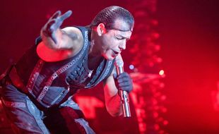 Till Lindemann, le chanteur du groupe de metal industriel allemand Rammstein, en mars 2010.