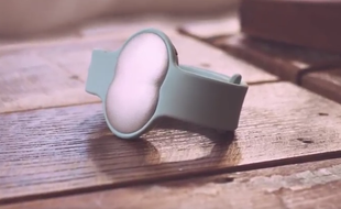 Le « bracelet fertilité » Ava est disponible à la vente en France depuis le 28 mars 2017.
