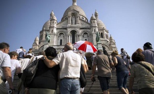 L'association Aide à l'Eglise en détresse prend d'assaut la Basilique du Sacré-Coeur afin de sensibiliser sur les persécutions religieuses effectuées dans le monde entier.