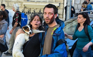 Des manifestants blessés près de la gare de Nice.