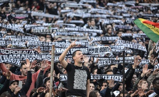 South wing FCGB supporters at the end of the game. FCGB defeats PSG at Chaban Delmas stadium 3-2.
French League one soccer match between Girondins de Bordeaux and Paris Saint Germain at the Chaban-Delmas Stadium in Bordeaux southern FRANCE - 15/03/2015./AMEZUGO_092717/Credit:UGO AMEZ/SIPA/1503160944