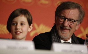 Steven Spielberg et la jeune actrice Ruby Barnhill