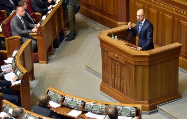 Le Premier ministre ukrainien Arseni Iatseniouk s'adresse au Parlement à Kiev le 2 décembre 2014 Le Premier ministre ukrainien Arseni Iatseniouk s'adresse au Parlement à Kiev le 2 décembre 2014