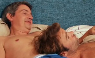 José et Nicolas, des «Mystères de l'amour», se découvrent gays.