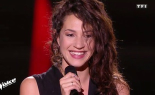 Aliénor, candidate sélectionnée dans l'équipe de Zazie, le 3 mars, lors des auditions à l'aveugle.