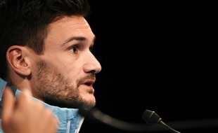 Le capitaine de l'équipe de France Hugo Lloris, le 12 novembre 2015, au Stade de France.