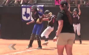 Elle joue des coudes pour gagner un match de Baseball