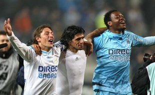 Steve Mandanda avec Gabi Heinze et Lucho Gonzalez le 5 mai 2010 à Marseille.
