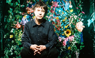 Le dernier album de Denez Prigent, An enchanting garden, est sorti l'an dernier.