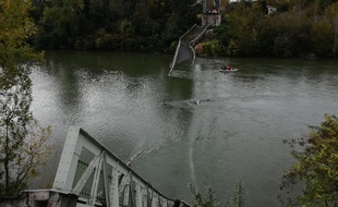 Le pont effondré de Mirepoix-sur-Tarn.