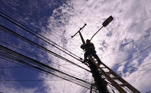La Cour suprême du Chili a intimé vendredi au géant espagnol de l'électricité Endesa de s'assurer que la centrale thermoélectrique de Bocamina (sud) respecte les normes environnementales, après la plainte d'un collectif de pêcheurs.