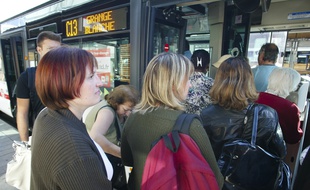 des usagers de bus TCL. Lyon, le 29 aout 2011. CYRIL VILLEMAIN/20 MINUTES
