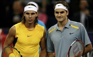 Roger Federer et Rafael Nadal vont s'affronter le 2 mai à Palma de Majorque (Iles Baléares) sur un court de tennis dont une moitié sera en terre battue et l'autre en gazon, un match singulier organisé par le gouvernement des Baléares.