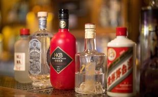 Des bouteilles de Baijiu, un spiritueux chinois connu en Chine mais peu à l'étranger.