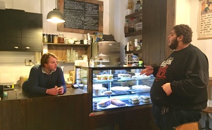 Le réseau permet aux SDF de bénéficier de petits services chez des commerçants de quartier.