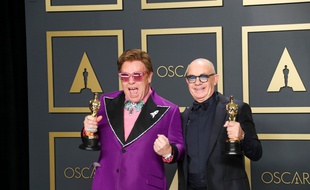 Les artistes Elton John et Bernie Taupin après leur victoire aux Oscars 2020