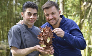 Rodolphe Groizard (à gauche) et Éric Guérin (à droite) avec leur œuf en or.