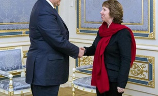 Le président ukrainien Viktor Ianoukovitch et la chef de la diplomatie européenne Catherine Ashton, le 29 janvier 2014 à Kiev
