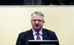 Le leader ultranationaliste serbe Vojislav Seselj lors de son procès au Tribunal pénal international pour l'ex-Yougoslavie (TPIY) à La Haye, le 6 mars 2009