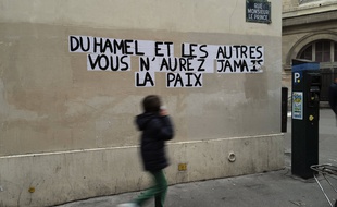 Des collages dans Paris font référence à "l'affaire Duhamel", du nom du constitutionnaliste accusé d'inceste sur son beau-fils.