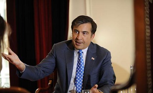 Le président géorgien Mikheil Saakhachvili, en visite officielle en France (photo prise le 7 juin 2010)