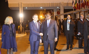 Le président français Emmanuel Macron a entamé une visite officielle de deux jours au Sénégal.