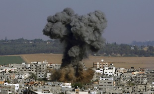 Jeudi 13 mai 2021, jusque tard dans la nuit, l'armée israélienne a multiplié les frappes contre l'enclave palestinienne de Gaza.