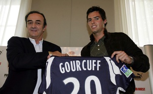 Jean-Louis Triaud et Yoann Gourcuff lors de la signature de l'ex Milanais en Gironde, le 5 juin 2008.