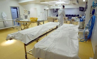 L'autopsie du foetus a permis d'établir qu'il n'était ni viable ni vivant au moment de l'accouchement.