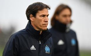 Rudi Garcia, lors d'une séance d'entraînement à Marseille le 9 novembre.