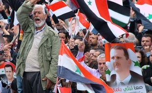 Damas a exprimé son irritation à propos des "ingérences" de Washington dans les affaires de la Syrie, que la Ligue arabe a appelée à appliquer son plan de règlement, prévenant d'une "catastrophe" si les violences, qui ont fait sept nouvelles victimes samedi, devaient se poursuivre.