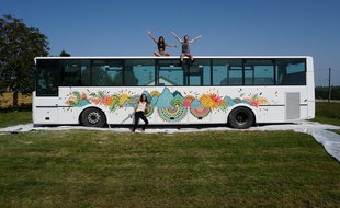 MagicBus peut embarquer huit voyageurs lors de road-trip à travers l'Europe.
