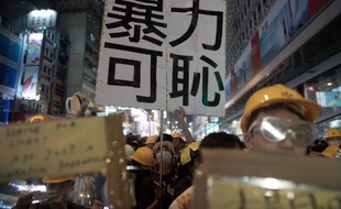 Des manifestants prodémocratie rassemblés dans le quartier de Mongkok, le 19 octobre 2014 à Hong Kong