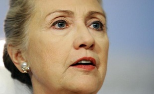 La secrétaire d'Etat américaine Hillary Clinton a appelé lundi l'ONU à agir pour faire cesser la violence en Syrie, à la veille d'une réunion du Conseil de sécurité où elle compte se rendre aux côtés de plusieurs de ses homologues.