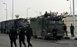 Des policiers egyptiens déployés au Caire le 16 février 2014