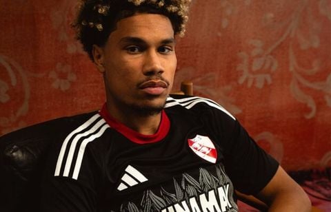 RC Strasbourg. Inspiré des cigognes, le maillot third 2025-26 dévoilé