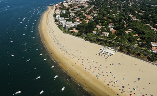 Une vue aérienne des plages du Bassin d'Arcachon.