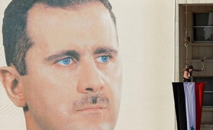 La Ligue Arabe étudiait mardi les conditions posées par la Syrie à l'envoi d'observateurs dans ce pays où la répression sanglante, qui a fait plus de 100 morts depuis samedi selon des militants, ne montre aucun fléchissement.