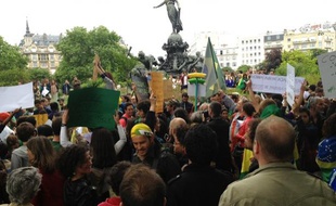Rassemblement de la communauté brésilienne place de la Nation à Paris