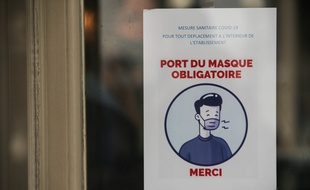 Affiche annonçant le port du masque obligatoire