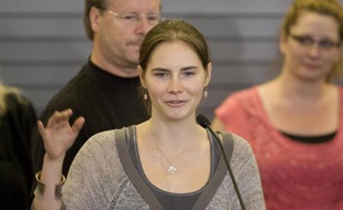 Amanda Knox à son arrivée à l'aéroport international Tacoma à Seattle