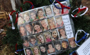 Un mois après le massacre des petits écoliers de Newtown (Connecticut), l'Etat de New York est devenu mardi le premier à renforcer ses lois sur les armes, affirmant vouloir ainsi montrer la voie au reste du pays.