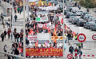 Les syndicats dénoncent les restrictions budgétaires dans le domaine de la santé.