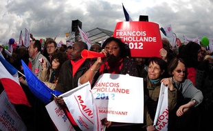 Des supporters de François Hollande à Vincennes, le 14 avril 2012.