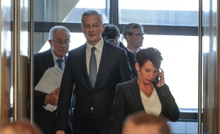 Bruno Le Maire, Ministre de l'Economie et des Finances et les syndicalistes de l'aciérie et les représentants du Valenciennois, ont reçu le soutien de l'Etat, mardi 25 septembre 2018.