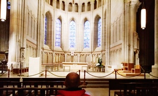Illustration dans une église.