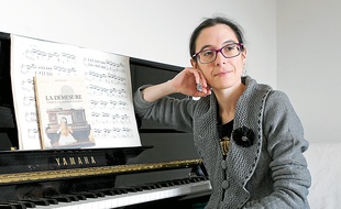 Céline Raphaël, à son domicile de Villejuif (Val-de-Marne), mercredi.