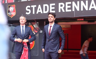 Clément Grenier et le président du Stade Rennais Olivier Létang, lors de la présentation du joueur le 24 juillet 2018 au Roazhon Park.