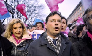Le député UMP Philippe Gosselin a déclaré mercredi "qu'il ne faudrait pas que les forces de l'ordre aient pour mission d'exciter pour créer le chaos", en les accusant de "provocs" place des Invalides, mardi soir à Paris.
