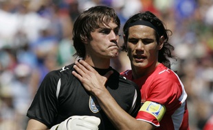 Le gardien uruguayen Mauro Goicoechea avec Edinson Cavani lors de la Coupe du monde U20 au Canada, en 2007.